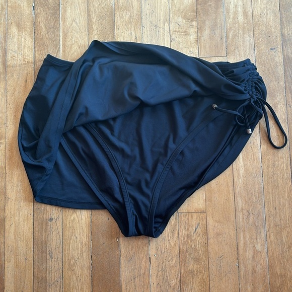 Women’s bathing suit bottom size XL 16-18 - Picture 2 of 4
